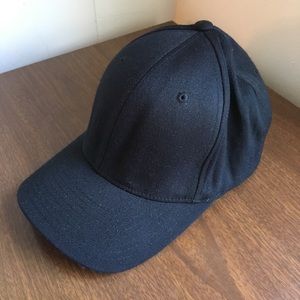 Black Baseball Cap ✨SALE✨